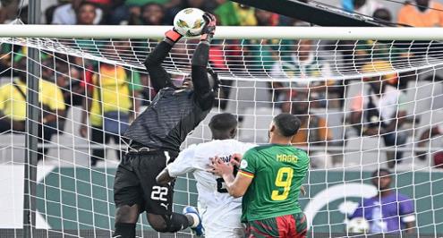 الأسود تفقد نقطتين.. غينيا بـ 10 لاعبين تفرض التعادل على الكاميرون في أمم أفريقيا (فيديو)